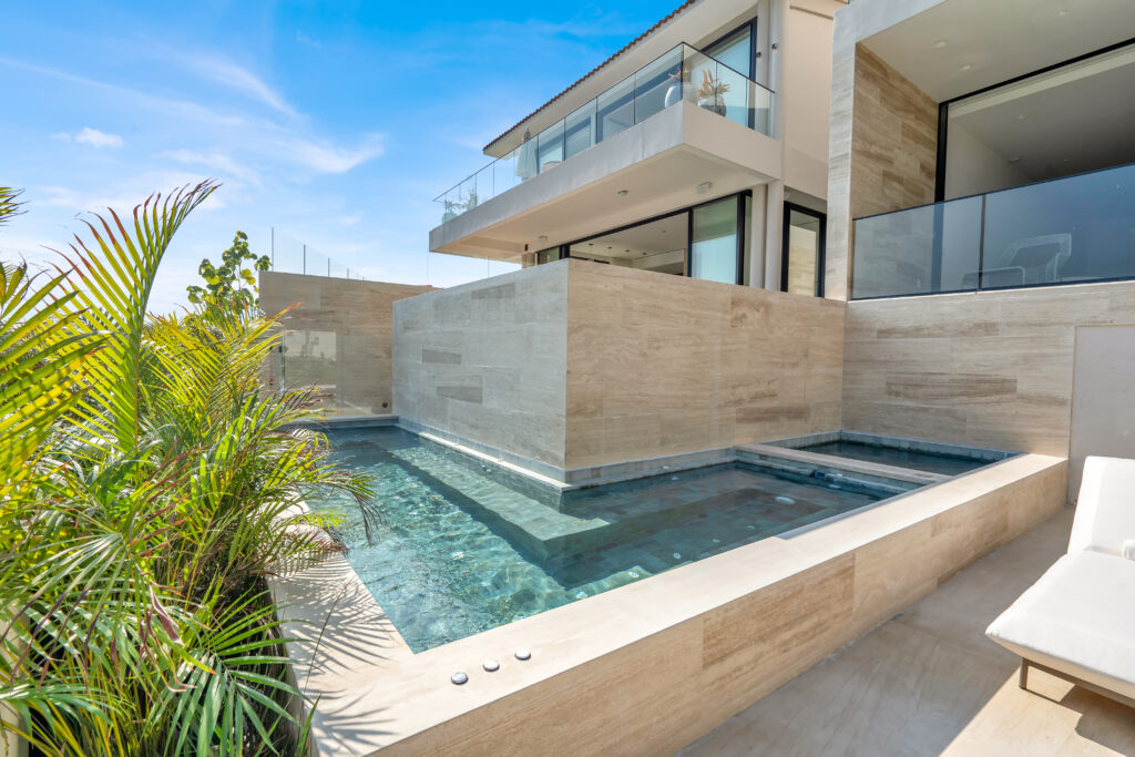JACUZZI